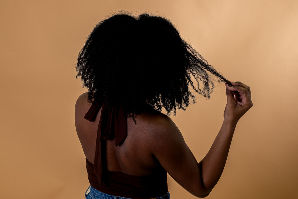 Gold Butter leave-in moisturiser for curly and coily hair, 3-in-1 formula to hydrate, detangle and define.